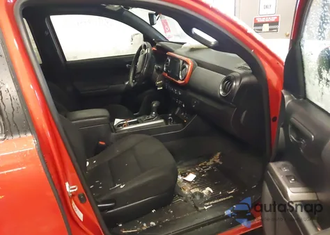 2018 Toyota Tacoma Trd Off Road z USA, uszkodzony, nr VIN 5TFCZ5AN6JX122073